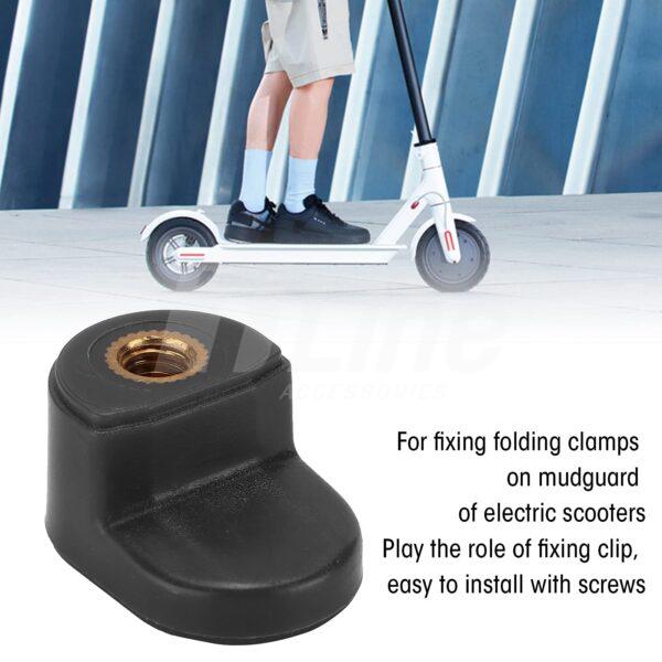 crochet garde-boue arrière pour scooter.